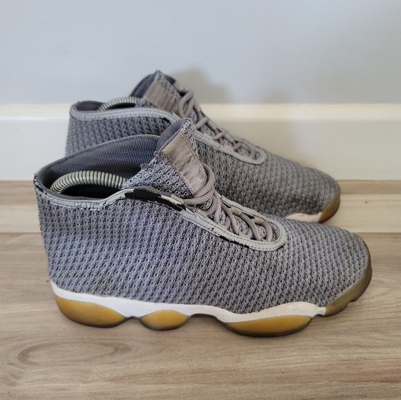 Nike Air Jordan Horizon Mid Wolf Grey White 823581-013 Size 7Y - Picture 1 of 7